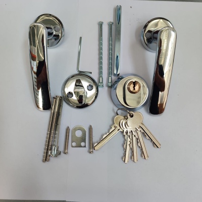 Комплект фурнитуры MULTIHELA на входную дверь в хроме (ручка UL027, цилиндр, скобянка на цилиндр)