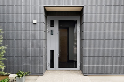 Дверь металлическая для подъезда Nord Фотон со светопрозрачной конструкцией