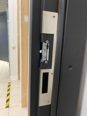 Дверь входная с терморазрывом Аляска NORD М9*21, правая