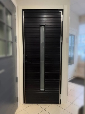 Дверь входная Kaski Puudesign Tyrsky, М9x21, правая, замок LC200, цвет Kaskipuun kuultomusta(Borgå),черный