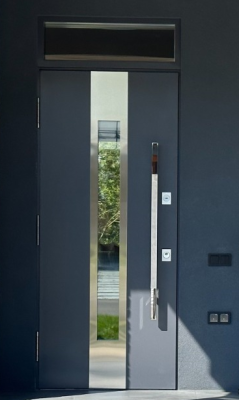 Тёплая входная дверь с терморазрывом НОРД 85 Термико НС-41К26А, размер 2210*1000*135 + фрамуга 300*1000*135, правая, цвет БЕЛЫЙ/ЧЁРНЫЙ