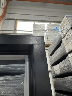 УЦЕНКА (№6С) UO1 (O1T10KL) Thermo KASKI глухая, Чёрная RAL9005, 10*21, ЛЕВАЯ, замок ASSA 8765