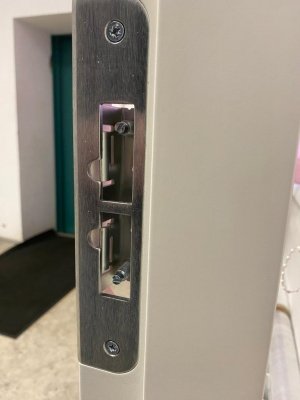 Ответная планка с регулировкой прижима
