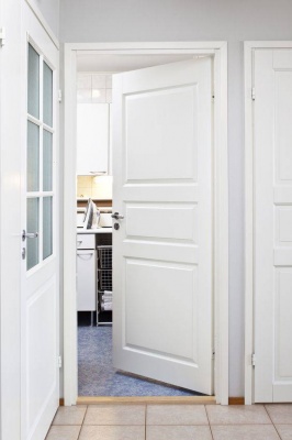 Дверь белая филенчатая SWEDOOR by Jeld-Wen Style 1 фотография